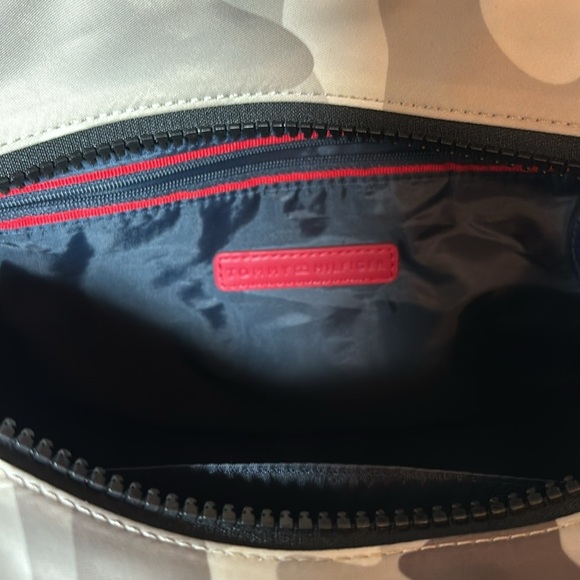 Tommy Hilfiger Camouflage Tan Duffle/Weekender bag - Picture 7 of 8